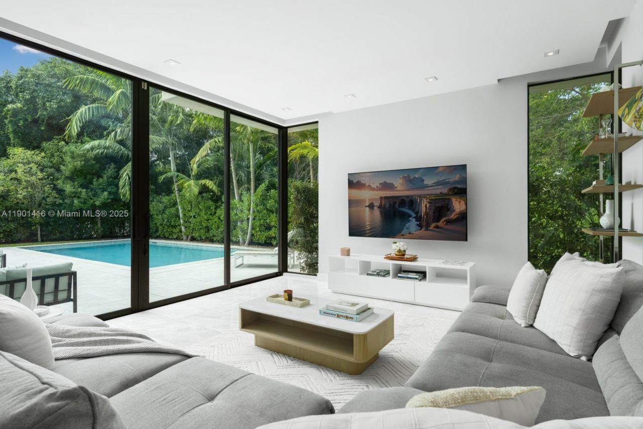 4520 N Meridian Ave, Miami Beach, FL 33140 Photo