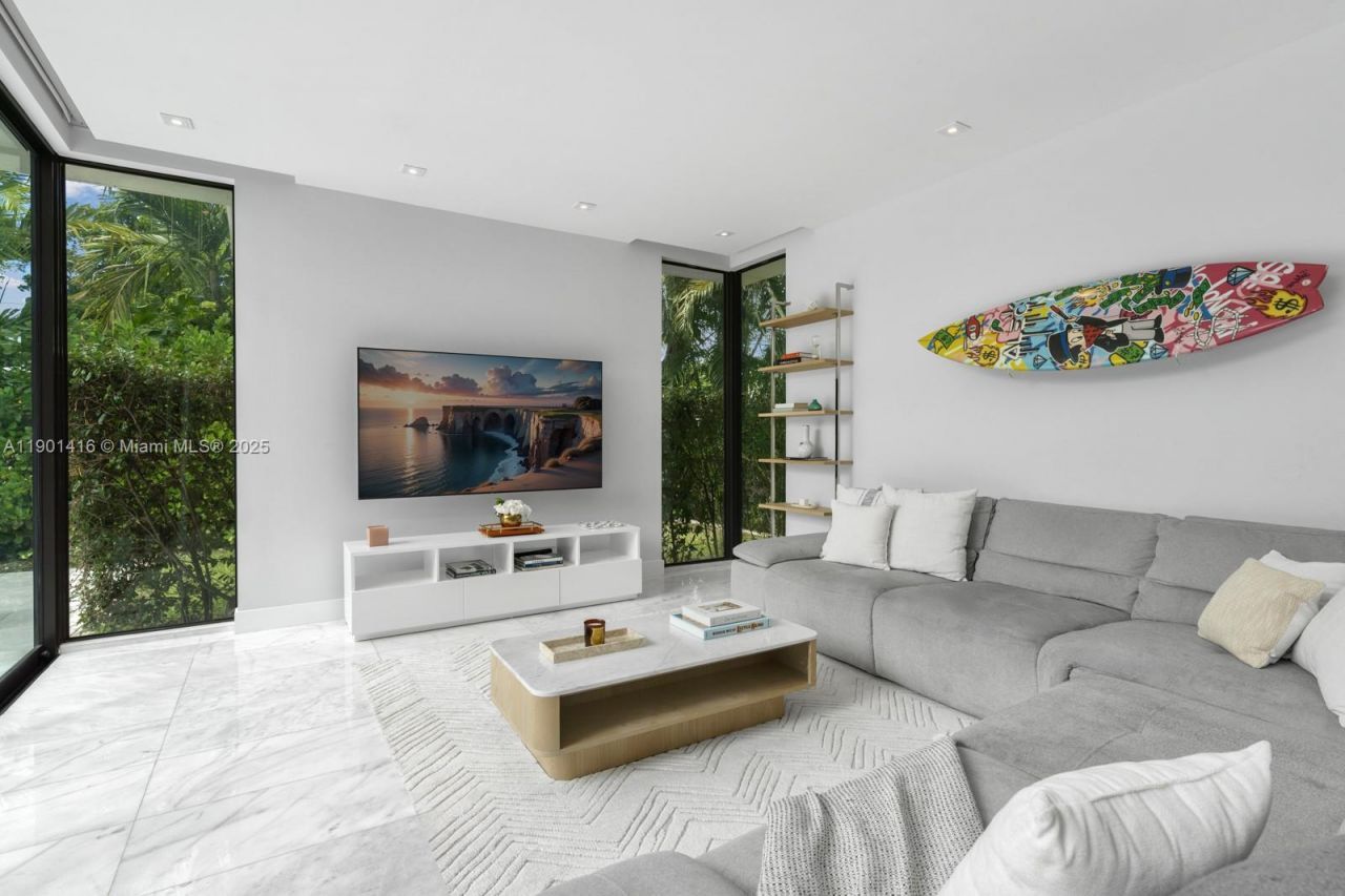 4520 N Meridian Ave, Miami Beach, FL 33140 Photo