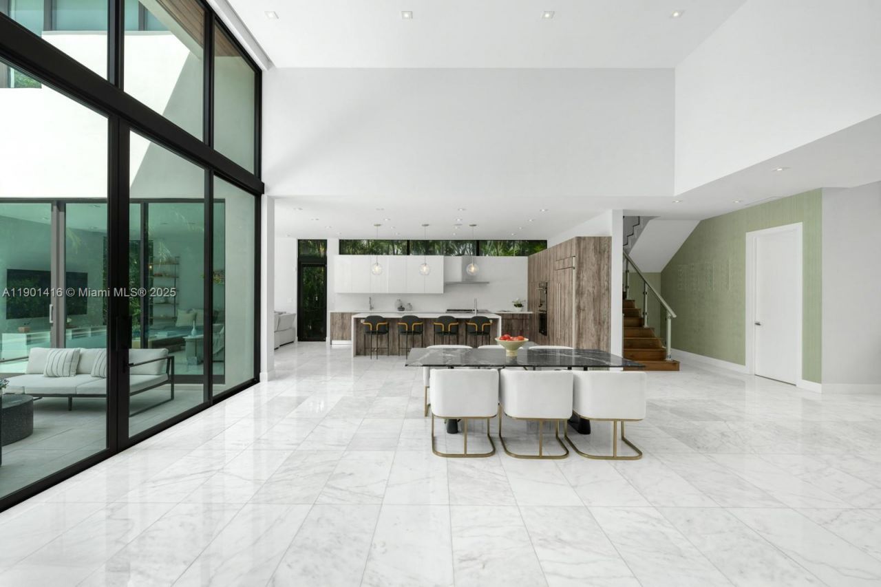 4520 N Meridian Ave, Miami Beach, FL 33140 Photo