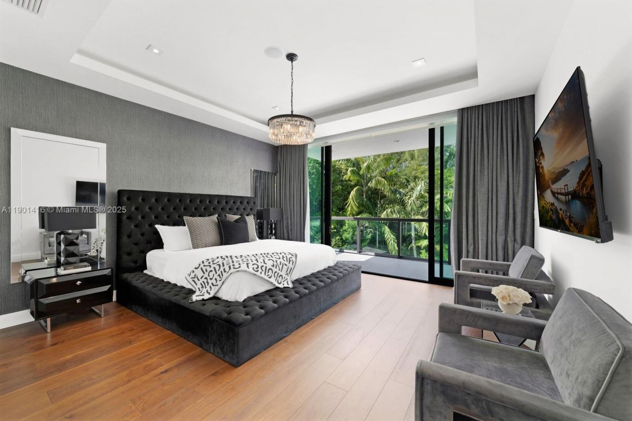 4520 N Meridian Ave, Miami Beach, FL 33140 Photo