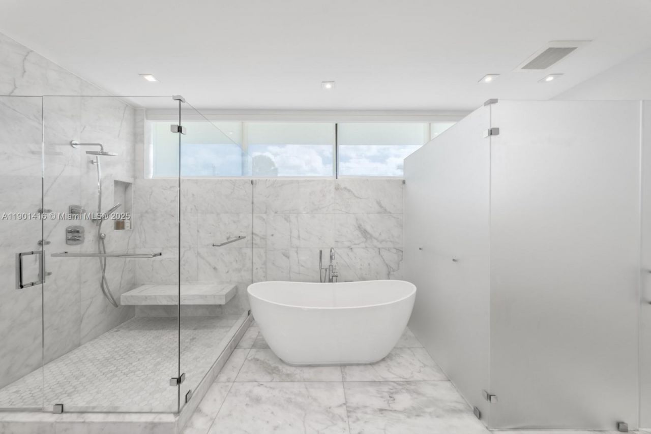 4520 N Meridian Ave, Miami Beach, FL 33140 Photo