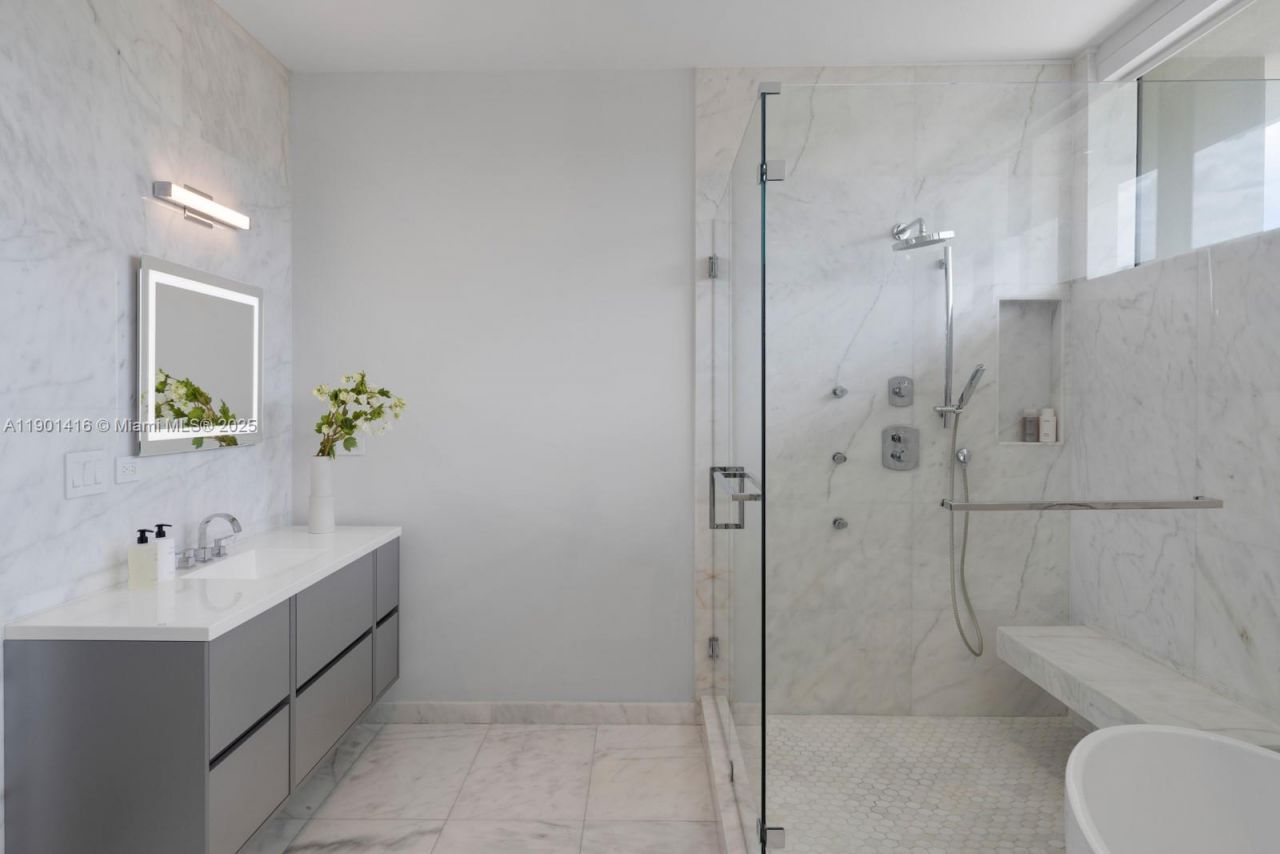 4520 N Meridian Ave, Miami Beach, FL 33140 Photo