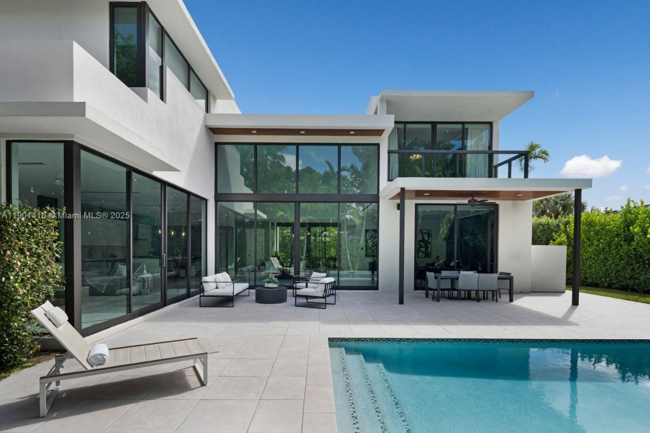 4520 N Meridian Ave, Miami Beach, FL 33140 Photo