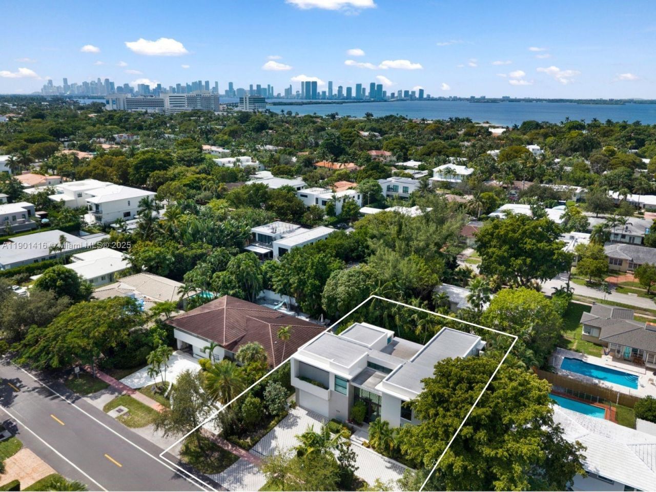 4520 N Meridian Ave, Miami Beach, FL 33140 Photo