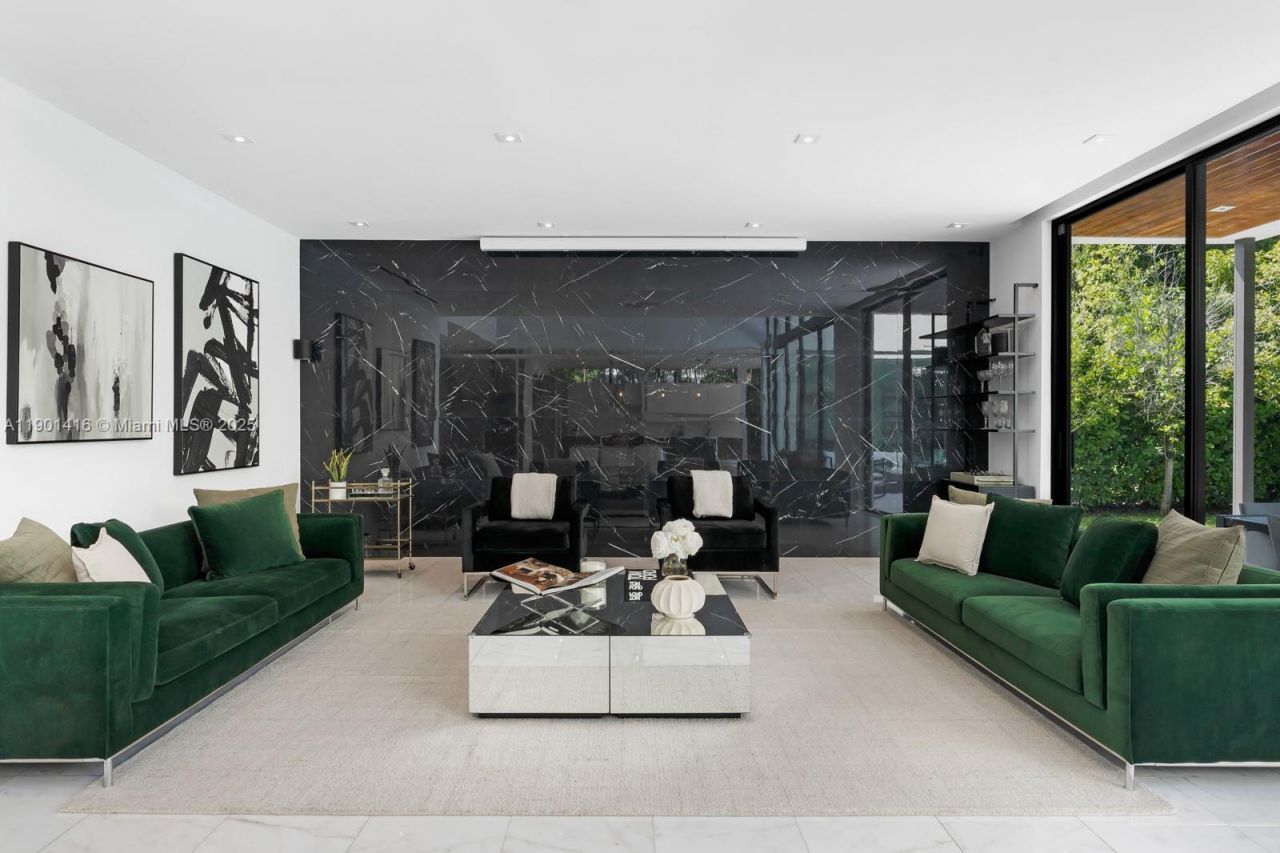 4520 N Meridian Ave, Miami Beach, FL 33140 Photo