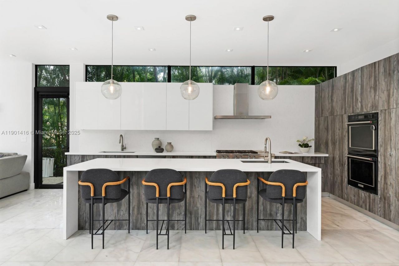 4520 N Meridian Ave, Miami Beach, FL 33140 Photo