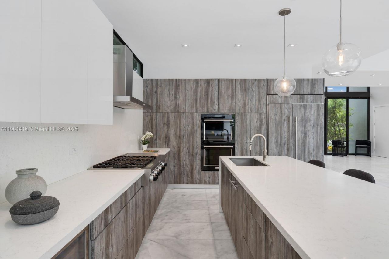 4520 N Meridian Ave, Miami Beach, FL 33140 Photo