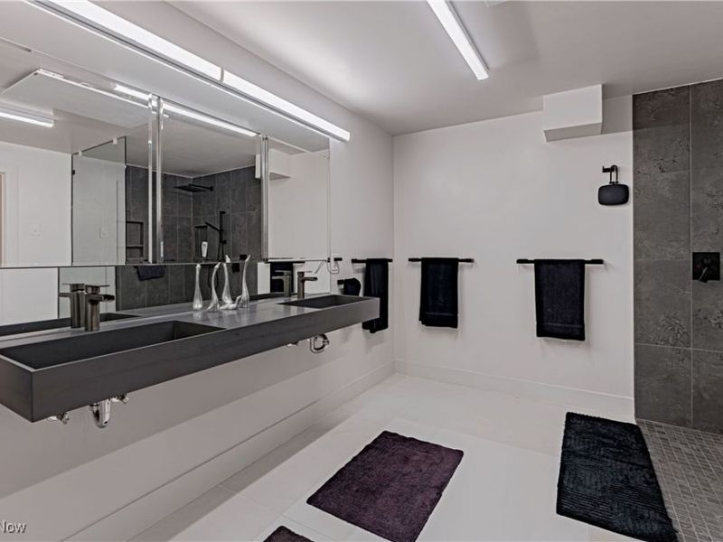 12866 Lake Shore Boulevard, Bratenahl, OH 44108 Photo 18