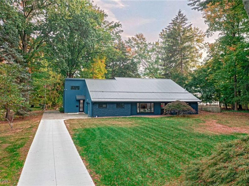 12866 Lake Shore Boulevard, Bratenahl, OH 44108 Photo 2