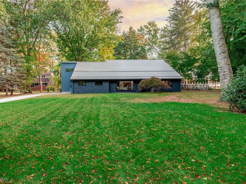 12866 Lake Shore Boulevard, Bratenahl, OH 44108 Photo 3