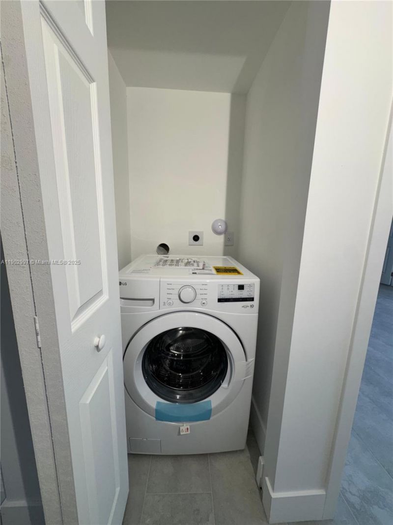 147 NW 59th St, Unit 304, Miami, FL 33127 Photo