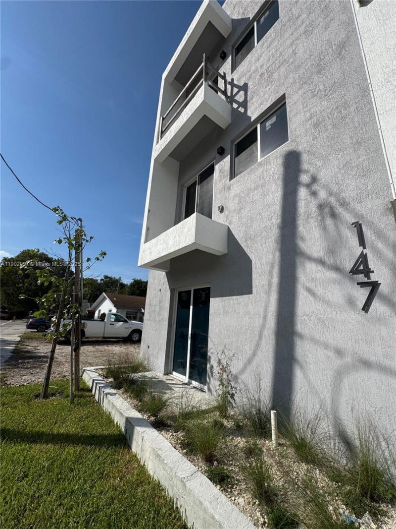 147 NW 59th St, Unit 304, Miami, FL 33127 Photo
