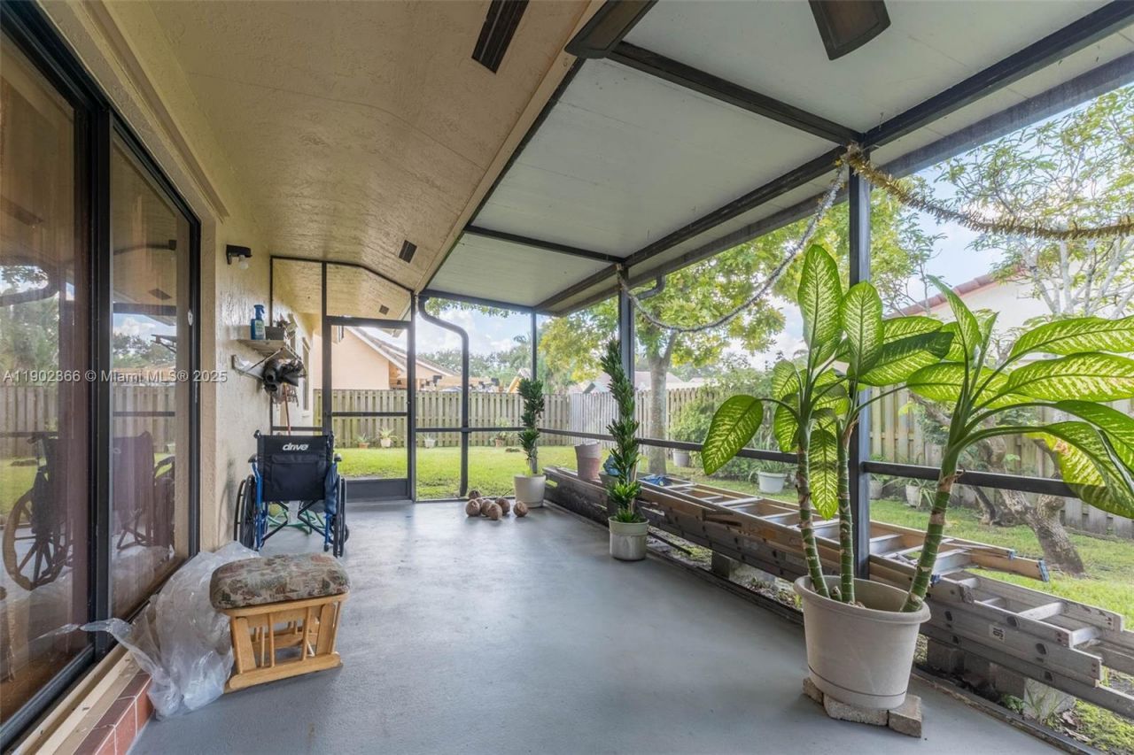 5641 Thistledown Ter, Davie, FL 33331 Photo