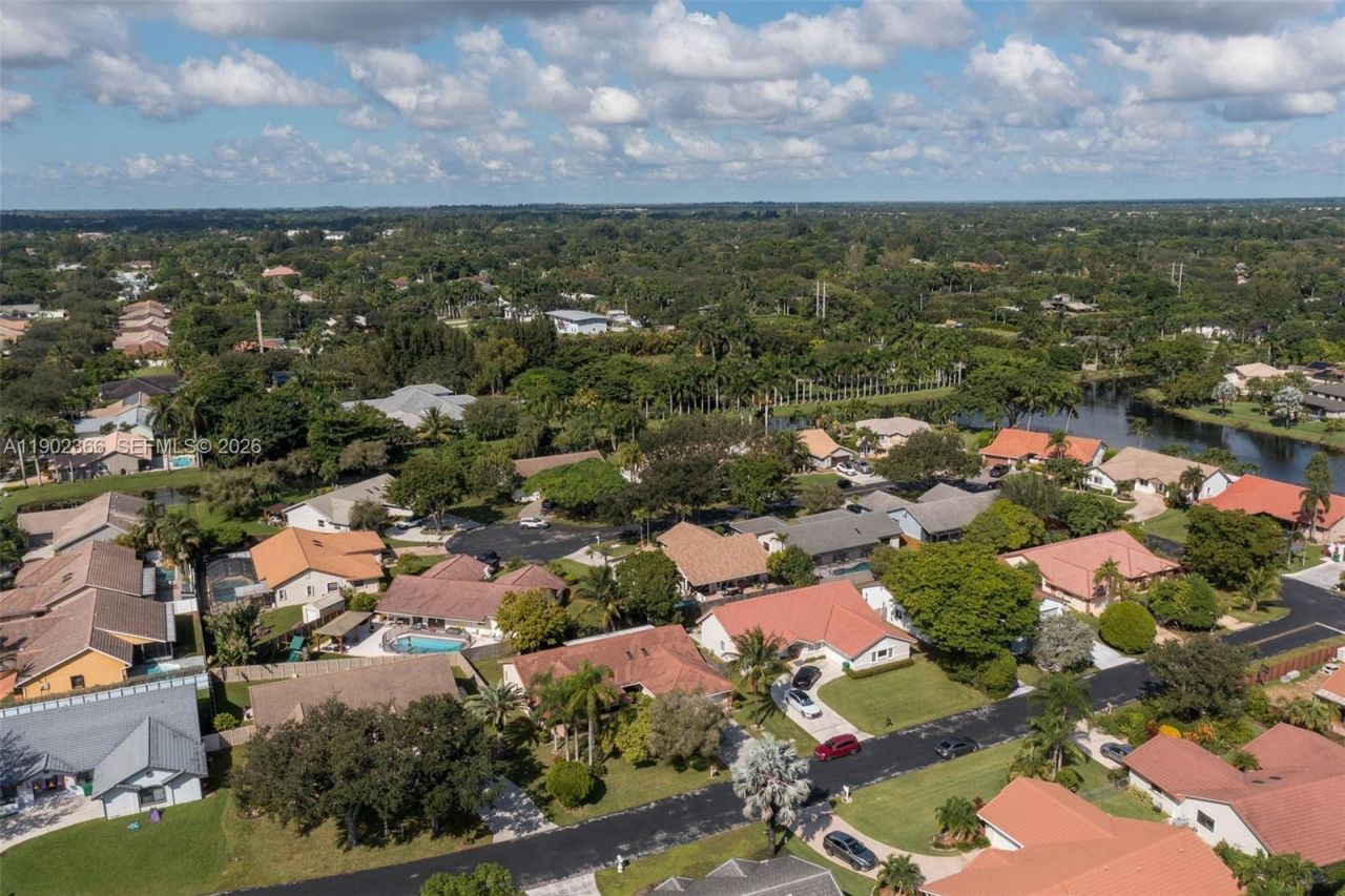 5641 Thistledown Ter, Davie, FL 33331 Photo