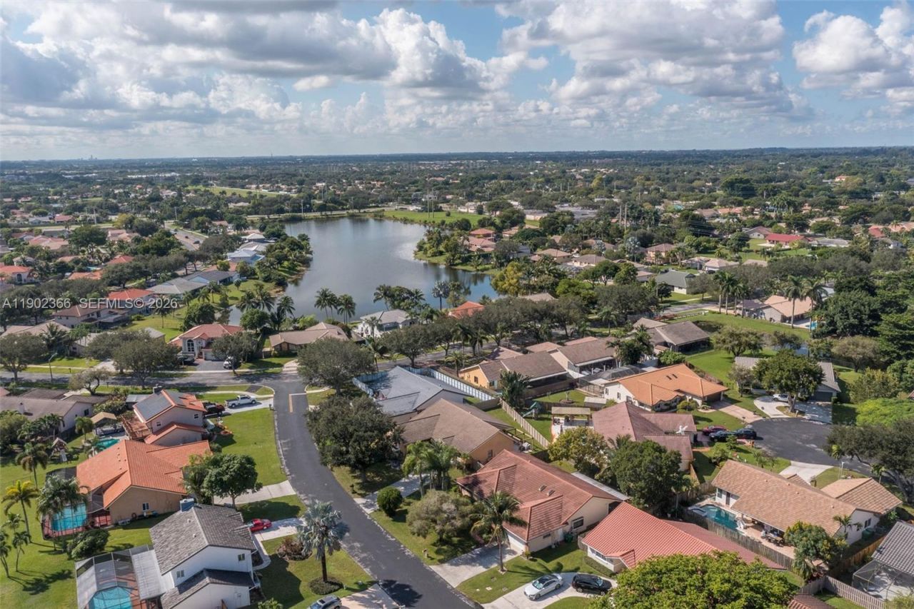 5641 Thistledown Ter, Davie, FL 33331 Photo