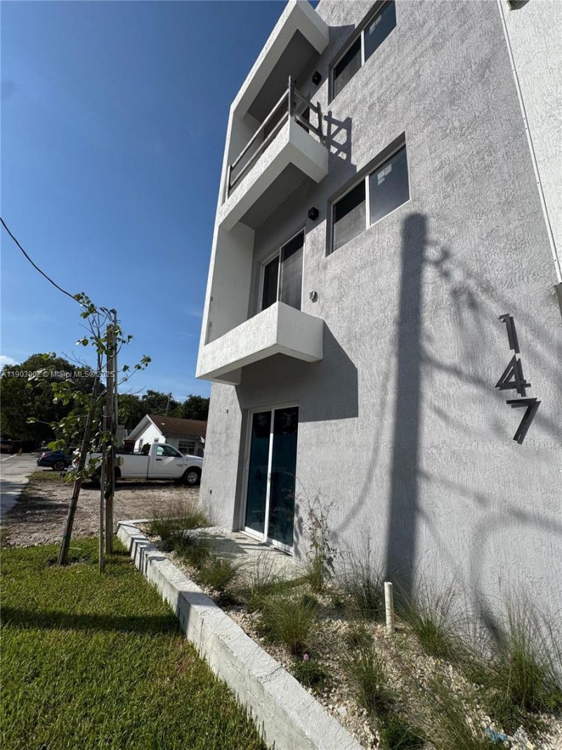 147 NW 59th St, Unit 306, Miami, FL 33127 Photo