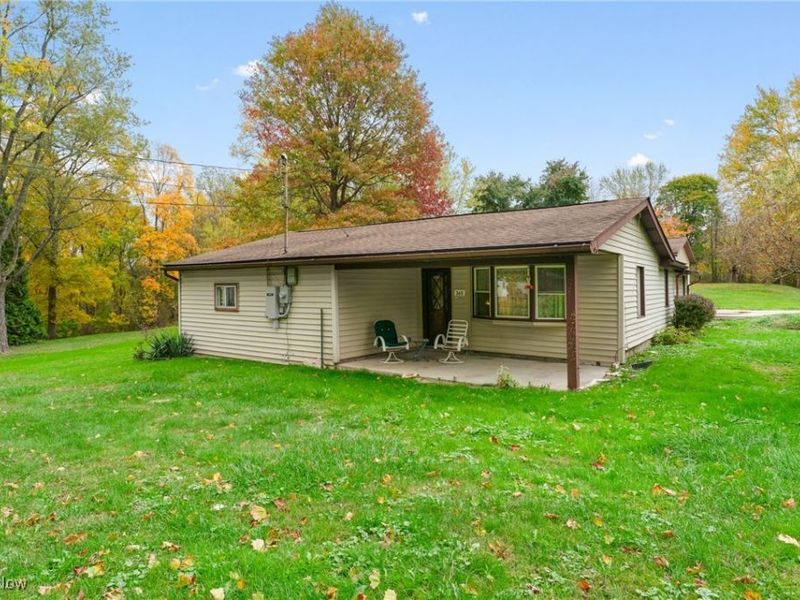 365 Lyons Avenue, East Palestine, OH 44413 Photo 1