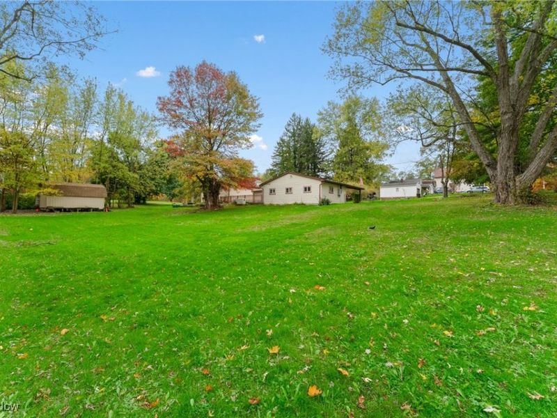 365 Lyons Avenue, East Palestine, OH 44413 Photo 2