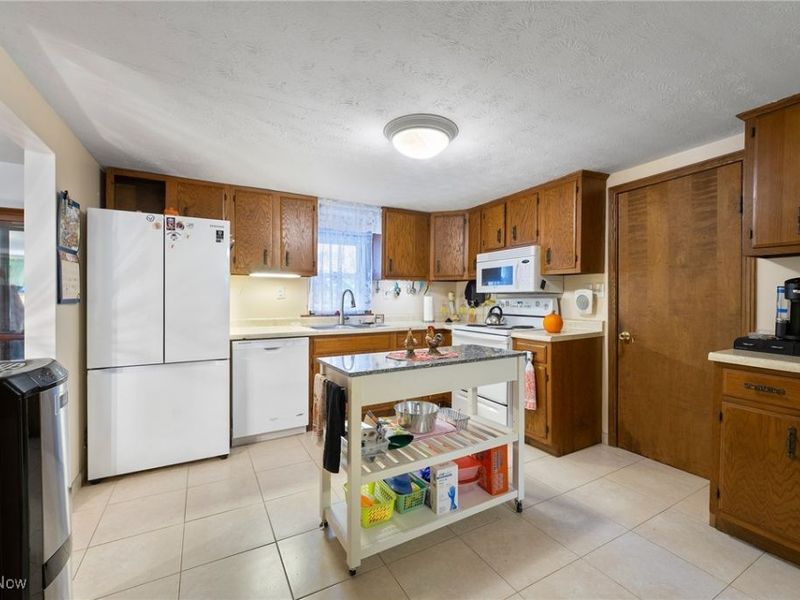 365 Lyons Avenue, East Palestine, OH 44413 Photo 5