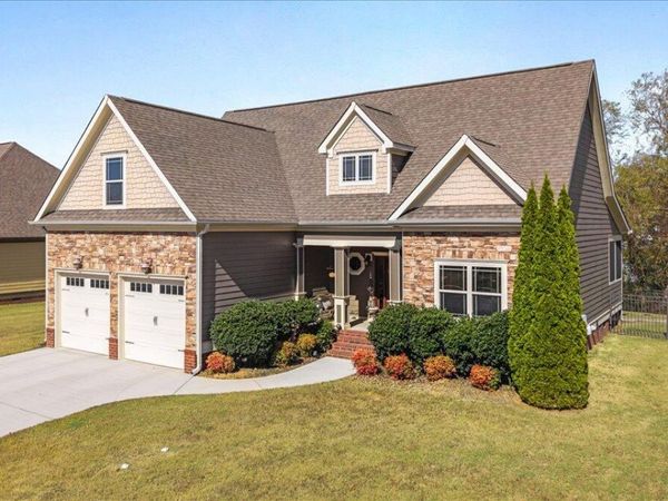 8859 Seven Lakes Drive, Ooltewah, TN 37363