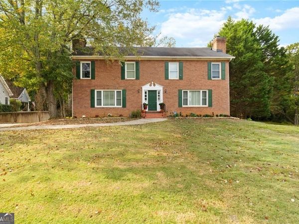 650 Corbin Lake Court, Atlanta, GA 30350