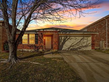 1713 Baxter Springs Drive, Fort Worth, TX 76247