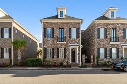 847 Iris St. photo 4