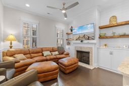 847 Iris St. photo 4