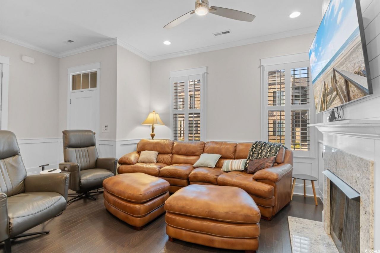 847 Iris St. Photo 5