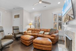 847 Iris St. photo 4