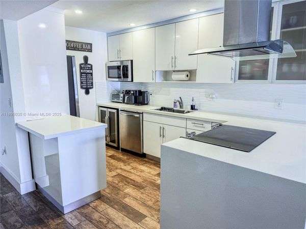 7830 Dickens Ave, Unit 403, Miami Beach, FL 33141