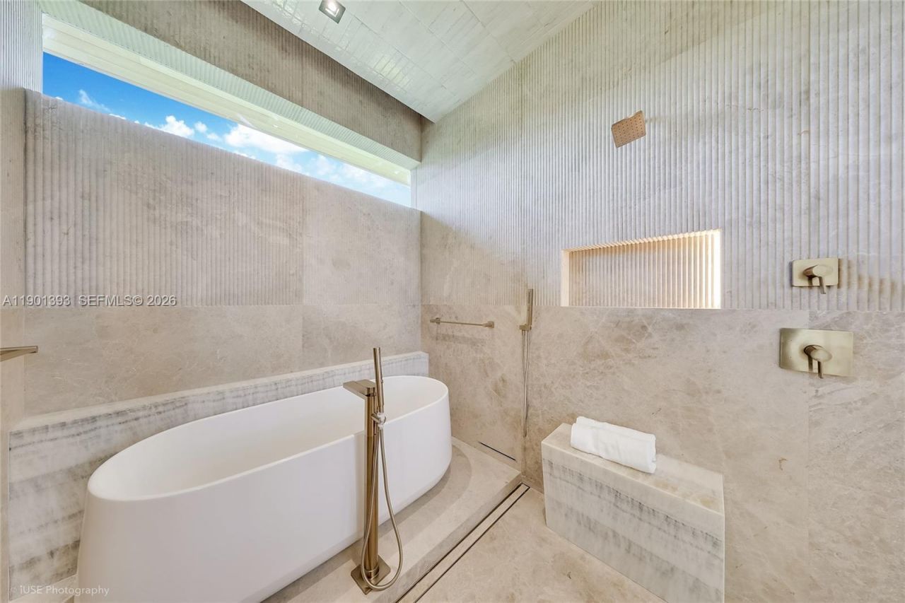 770 Lake Rd, Miami, FL 33137 Photo