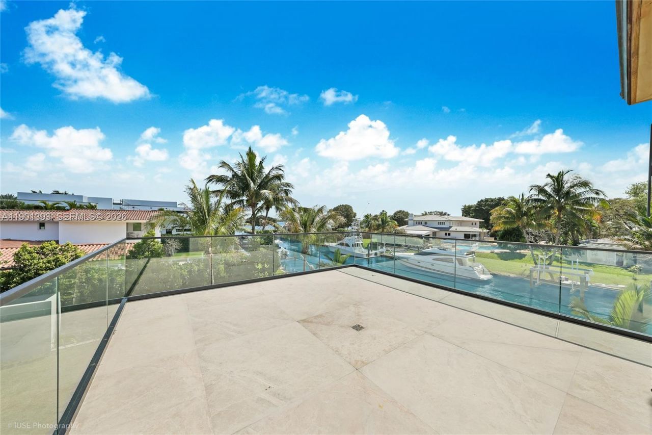 770 Lake Rd, Miami, FL 33137 Photo