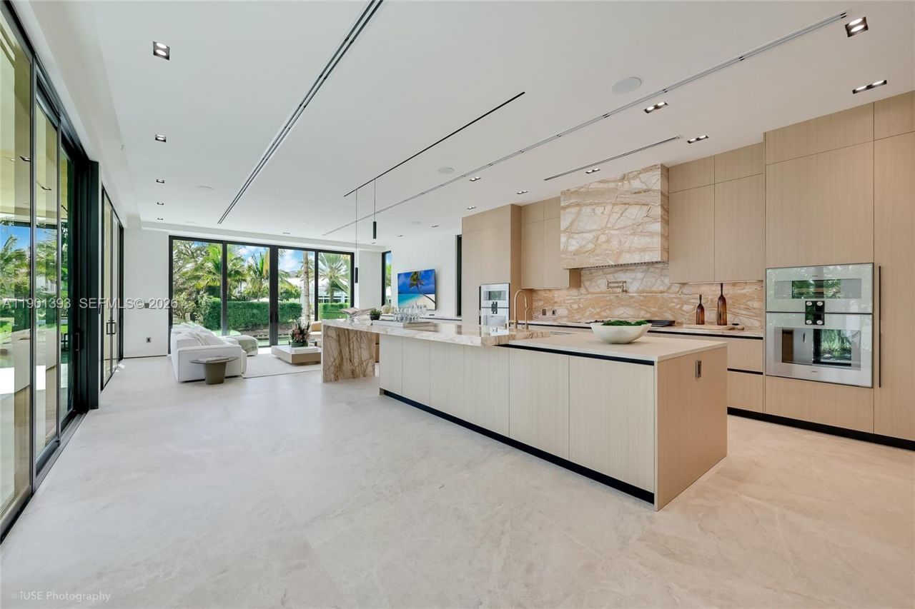 770 Lake Rd, Miami, FL 33137 Photo