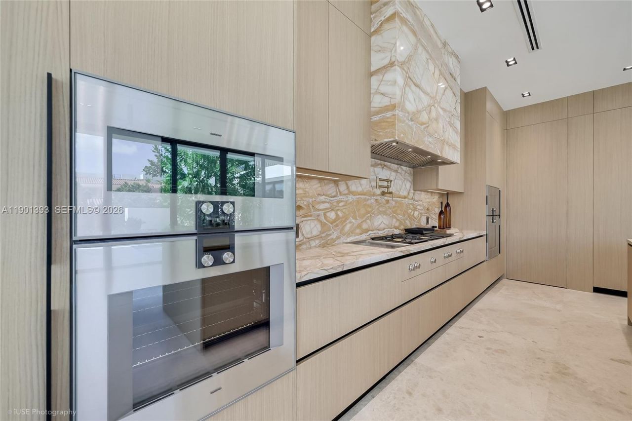 770 Lake Rd, Miami, FL 33137 Photo