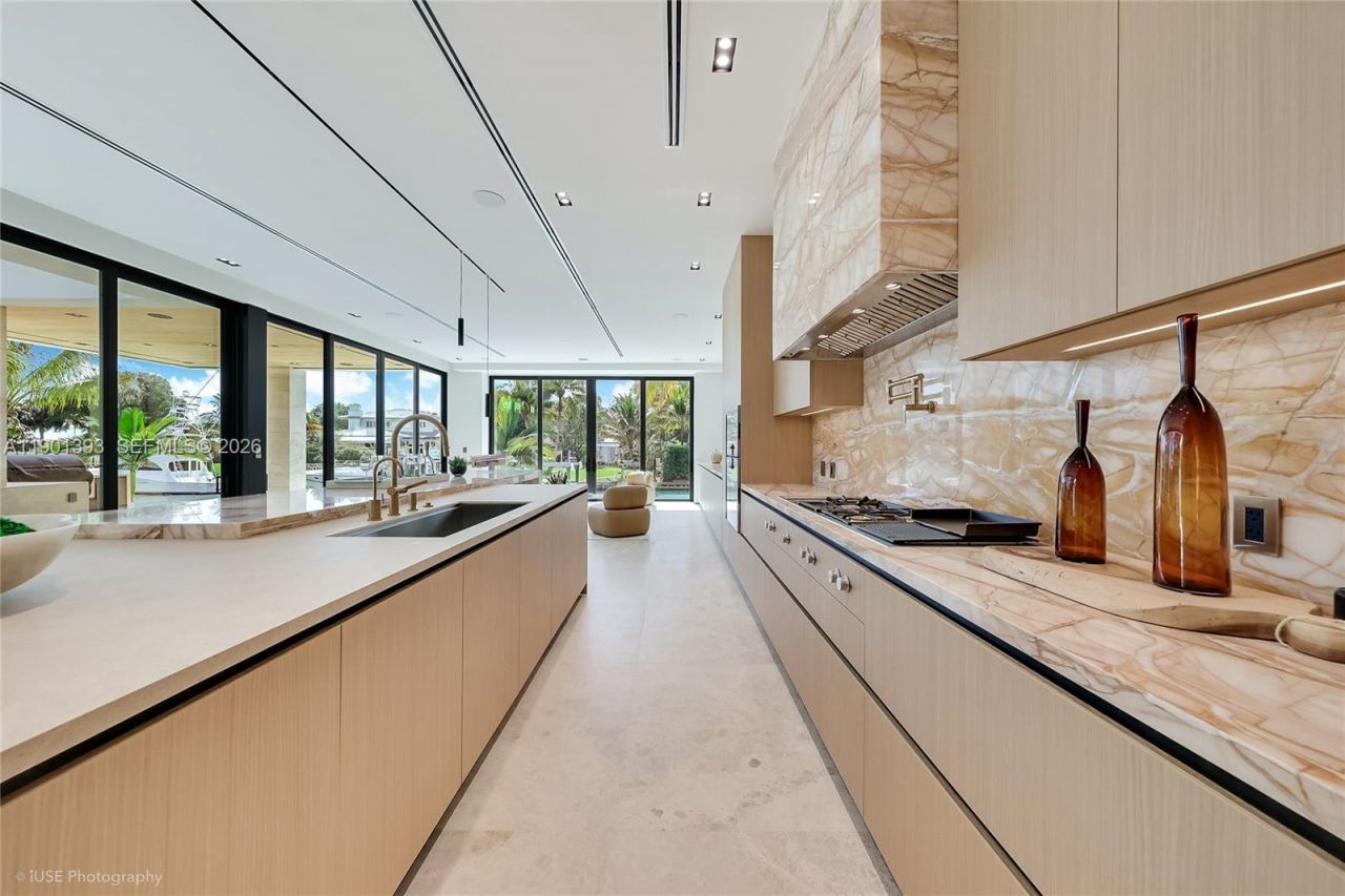 770 Lake Rd, Miami, FL 33137 Photo