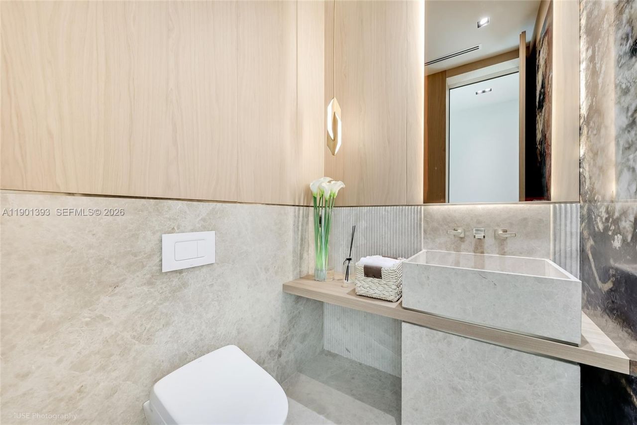 770 Lake Rd, Miami, FL 33137 Photo