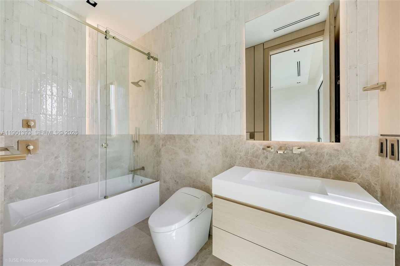 770 Lake Rd, Miami, FL 33137 Photo