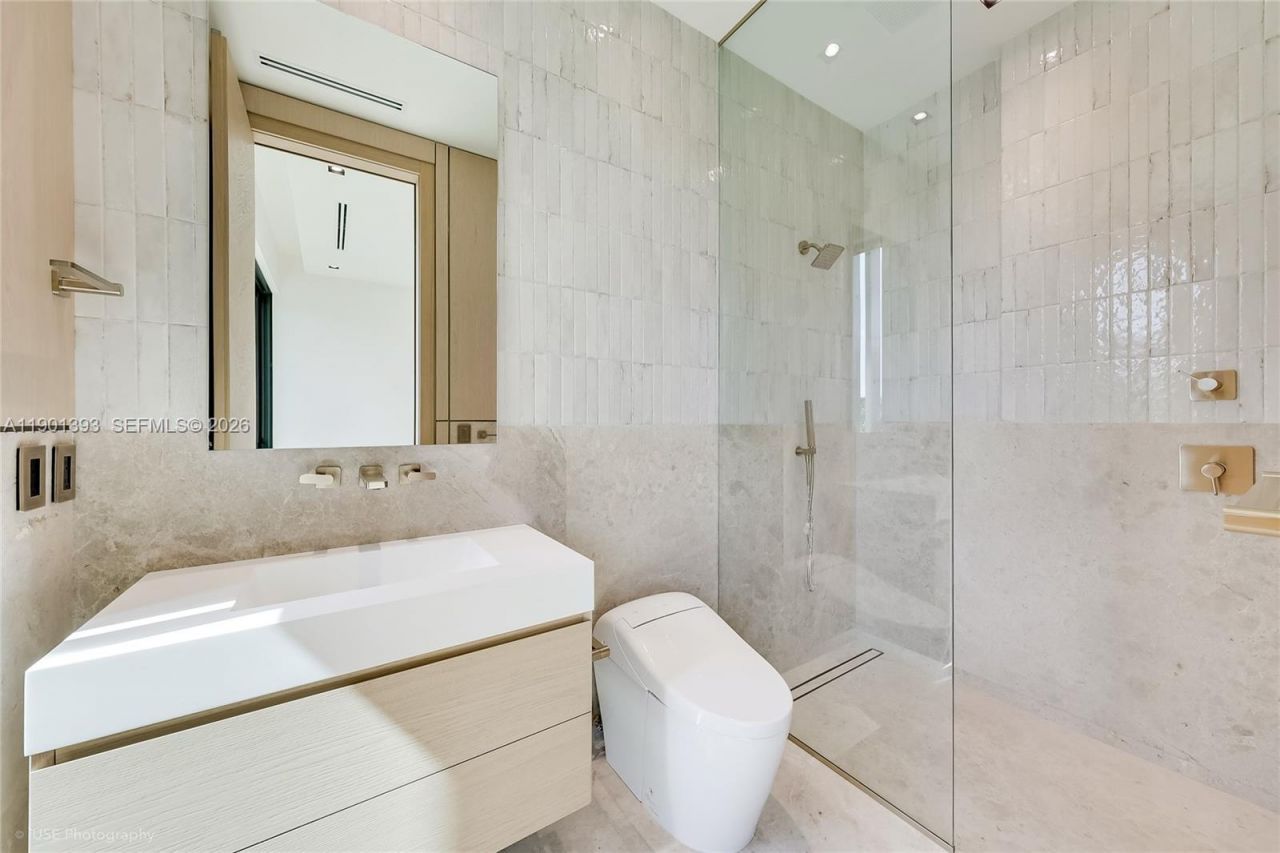 770 Lake Rd, Miami, FL 33137 Photo