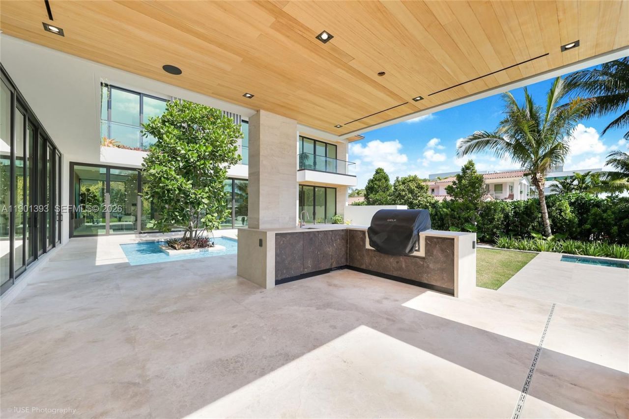 770 Lake Rd, Miami, FL 33137 Photo