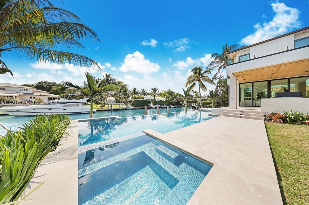 770 Lake Rd, Miami, FL 33137 Photo