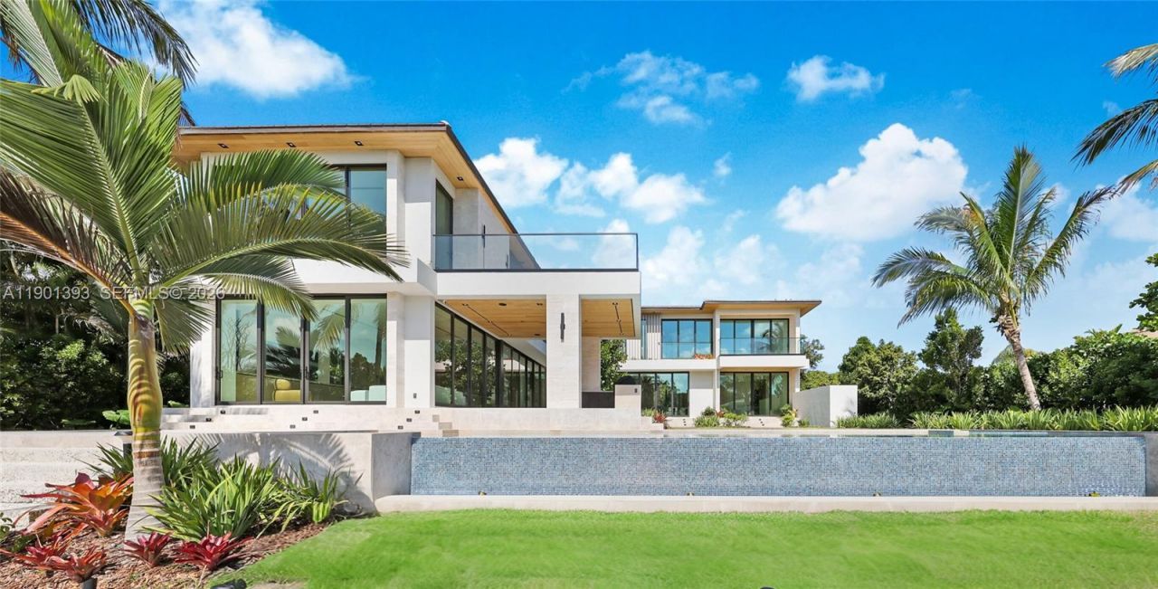 770 Lake Rd, Miami, FL 33137 Photo