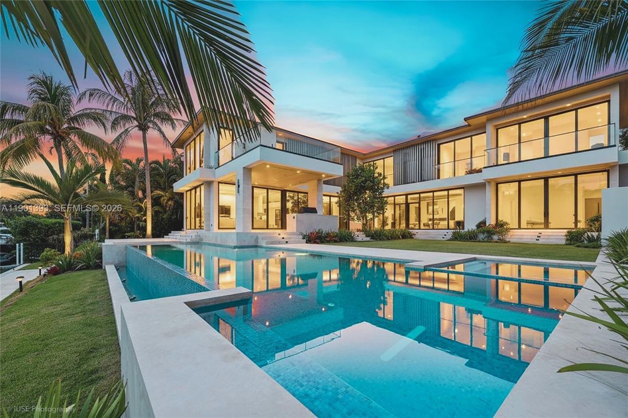 770 Lake Rd, Miami, FL 33137 Photo