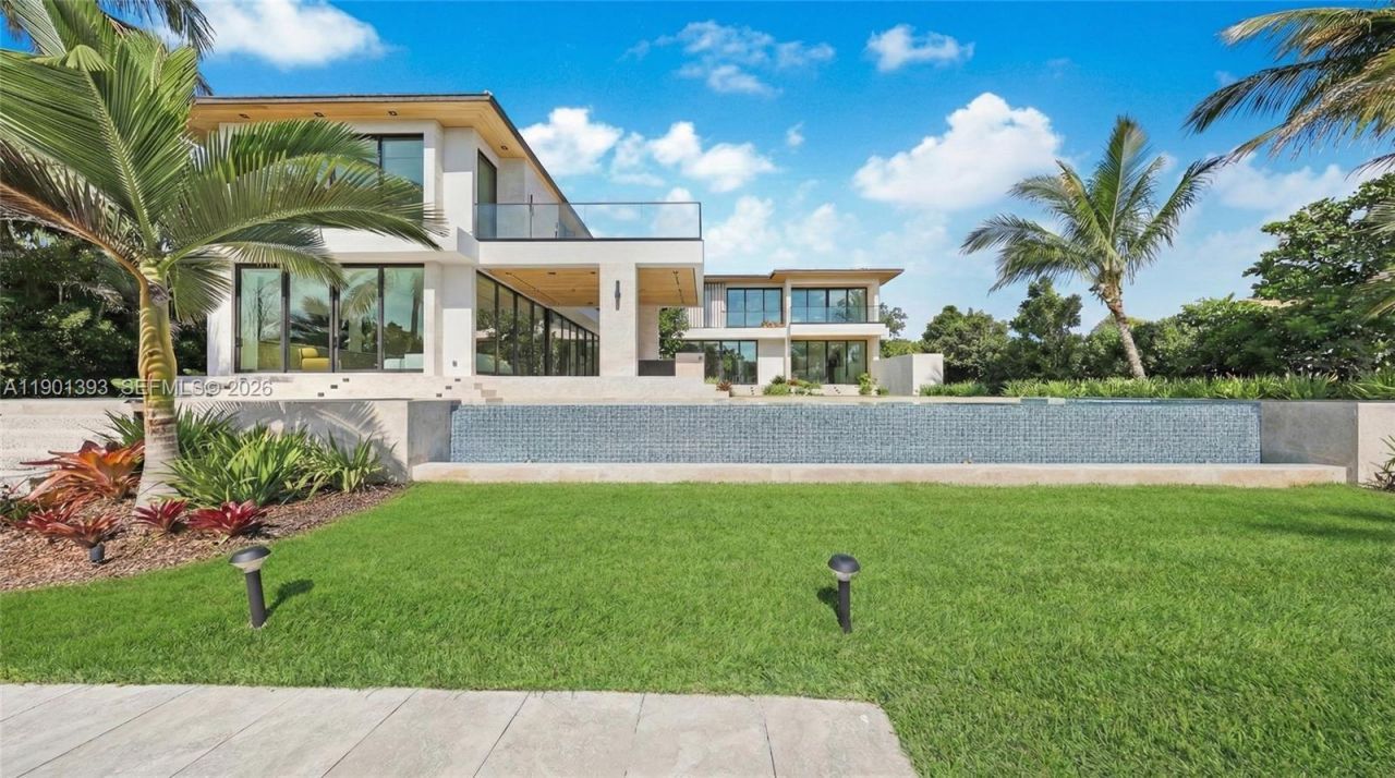 770 Lake Rd, Miami, FL 33137 Photo