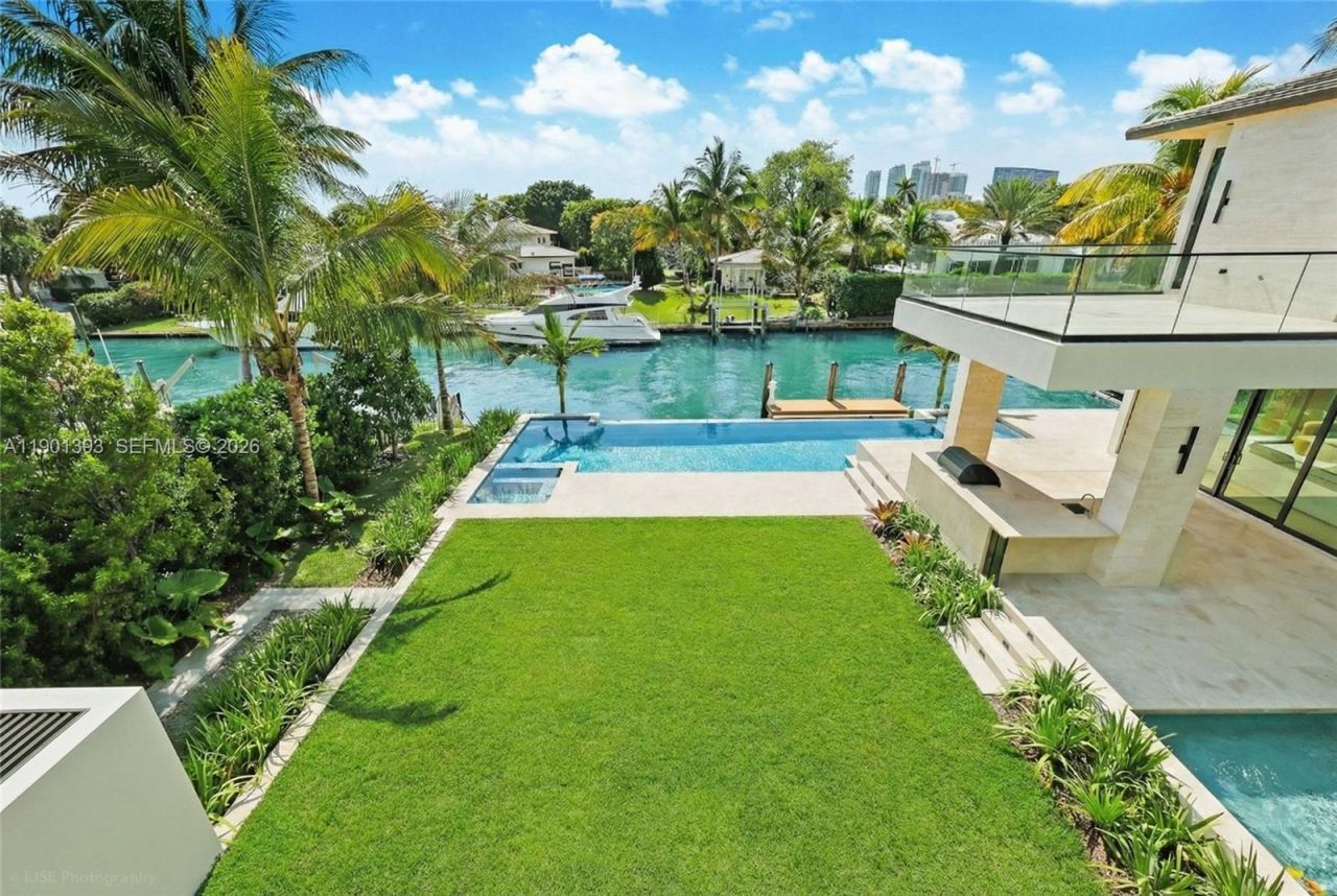 770 Lake Rd, Miami, FL 33137 Photo