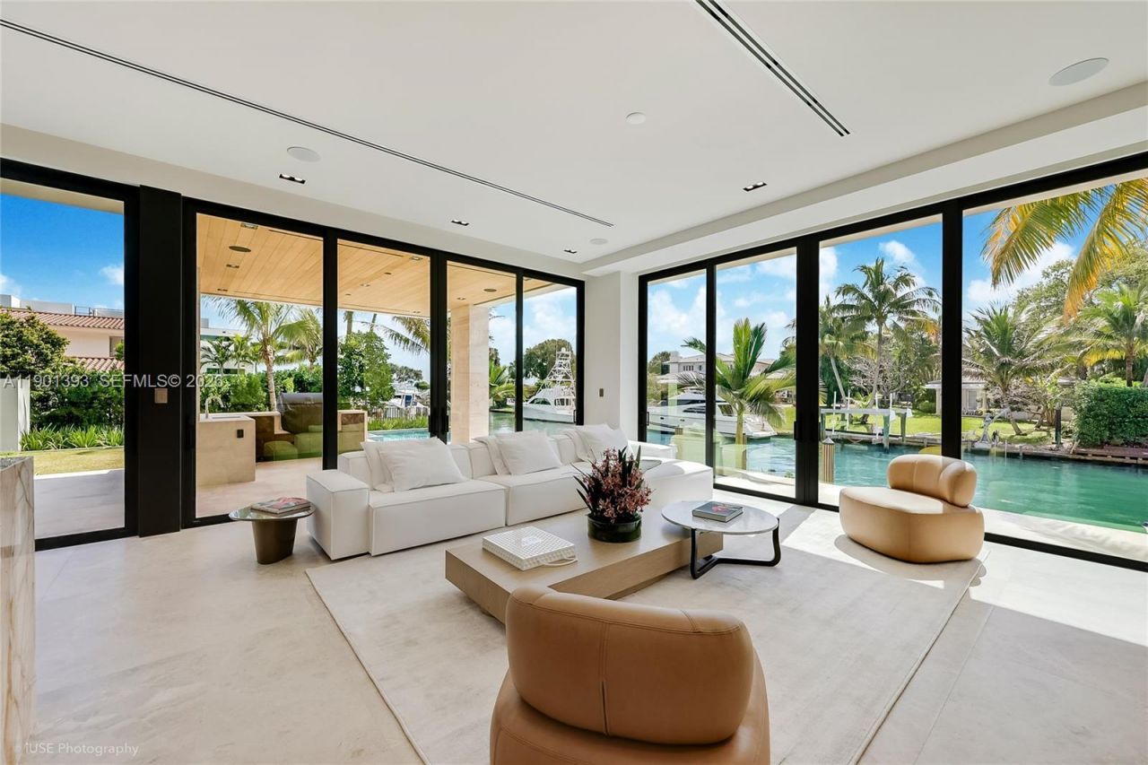 770 Lake Rd, Miami, FL 33137 Photo