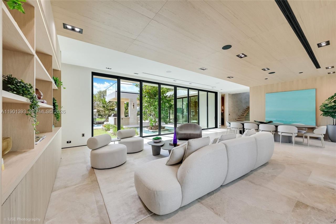 770 Lake Rd, Miami, FL 33137 Photo