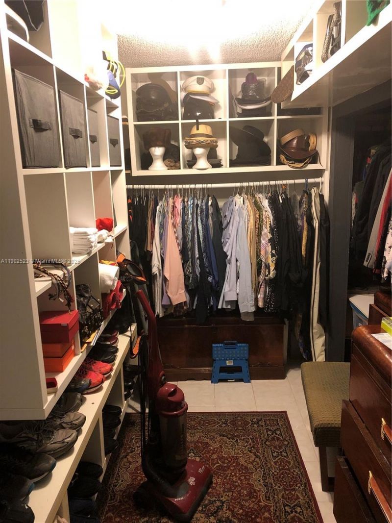 877 NE 195th St, Unit 122, Miami, FL 33179 Photo