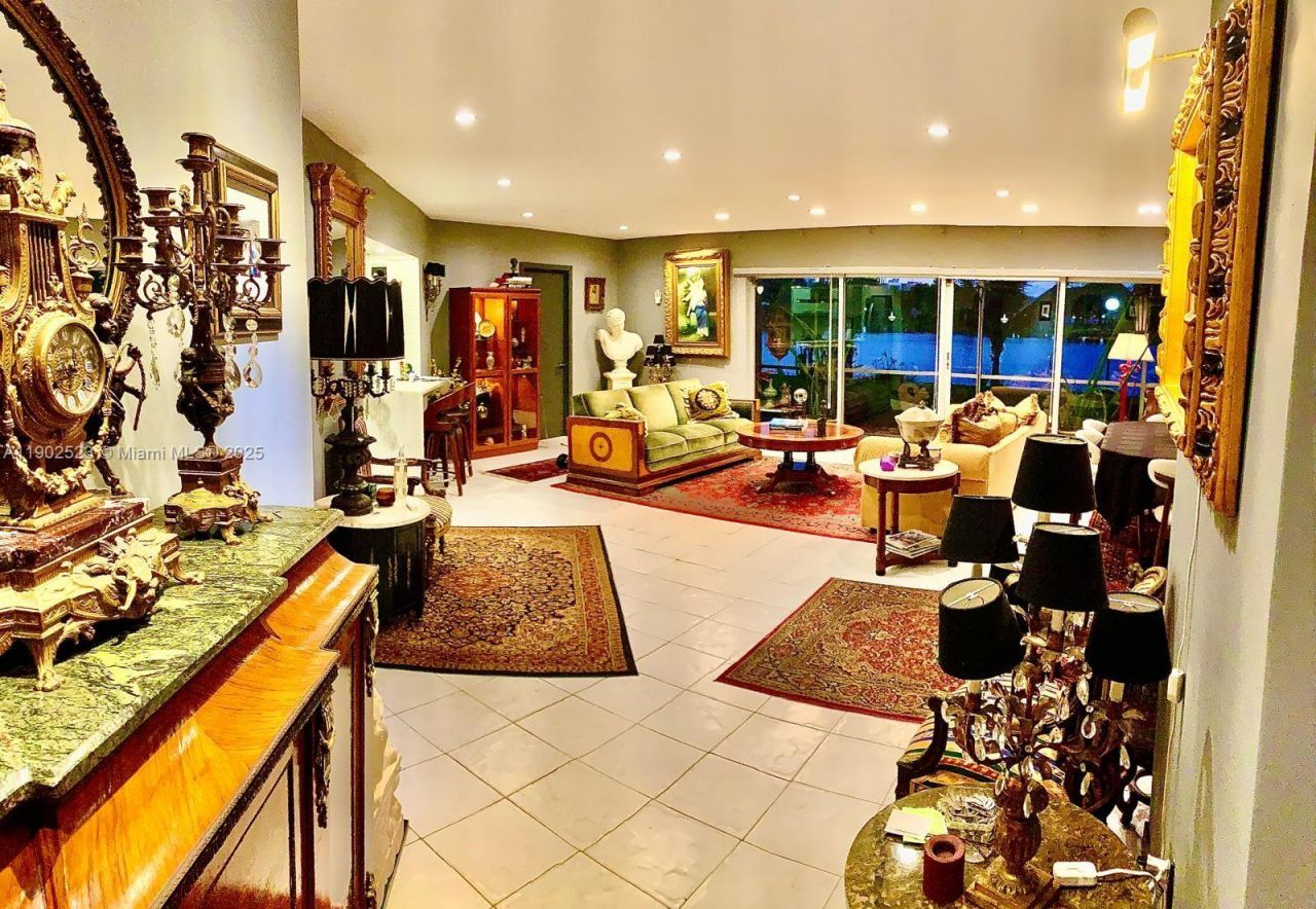 877 NE 195th St, Unit 122, Miami, FL 33179 Photo