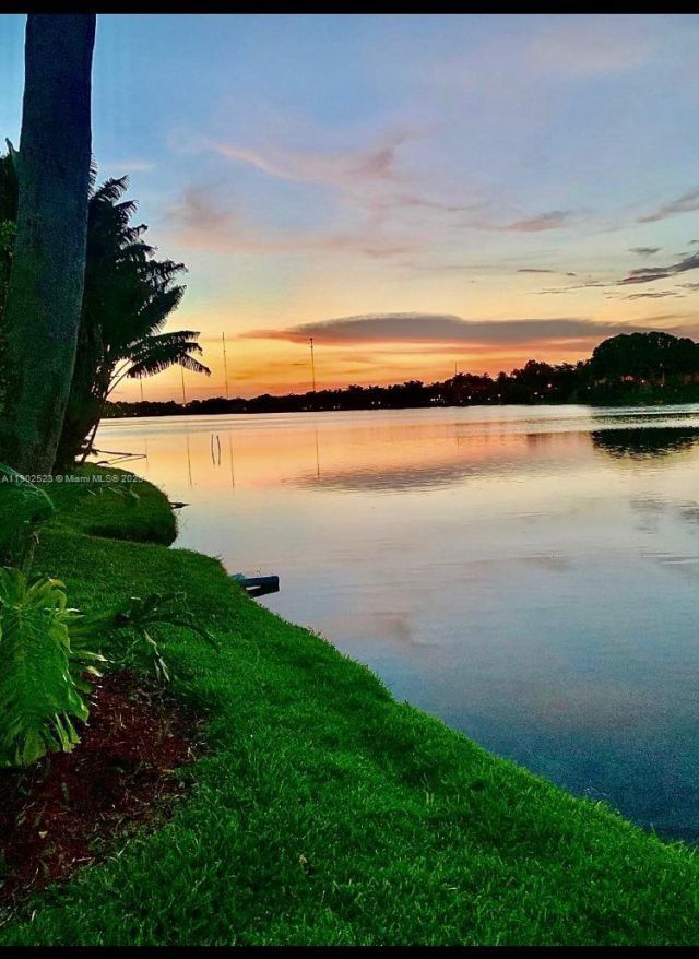 877 NE 195th St, Unit 122, Miami, FL 33179 Photo